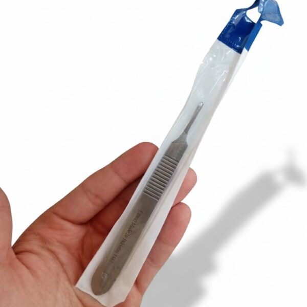 حامل مشرط معقم – أداة أساسية لكل طبيب أسنان